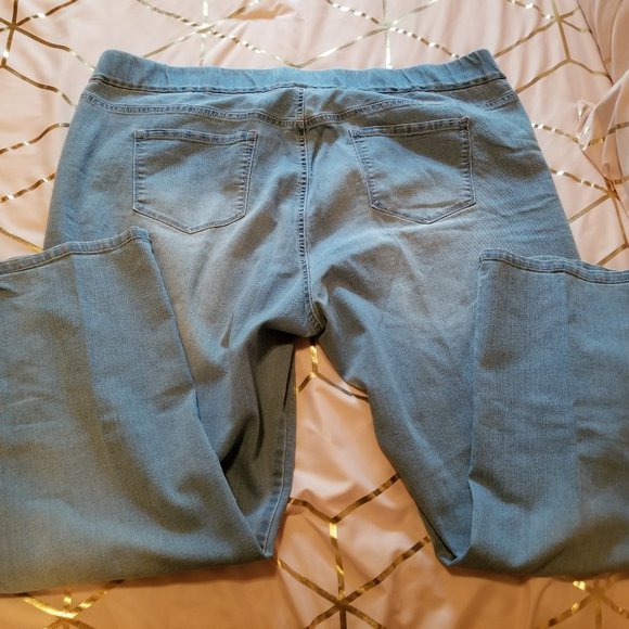 Gloria Vanderbilt Light Blue Jeans - Picture 2 of 4